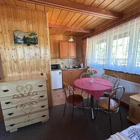 Quarto em Acomodações Particulares Goscinne U Anieli *
